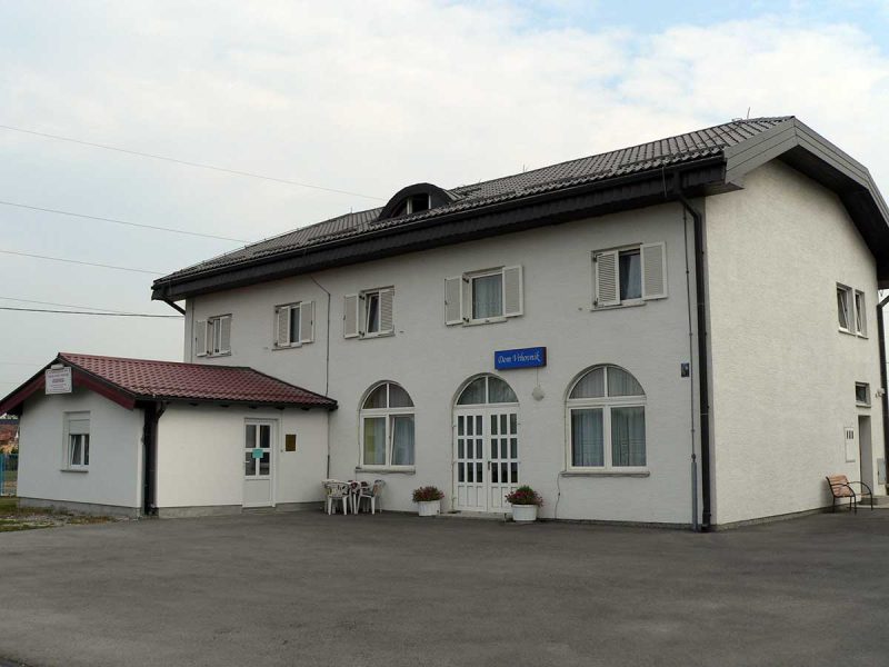 Okućnica Doma Vrhovnik u Dugom Selu